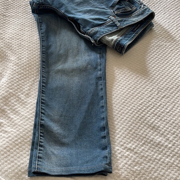 Lucky Brand woman’s Jeans - Picture 5 of 6